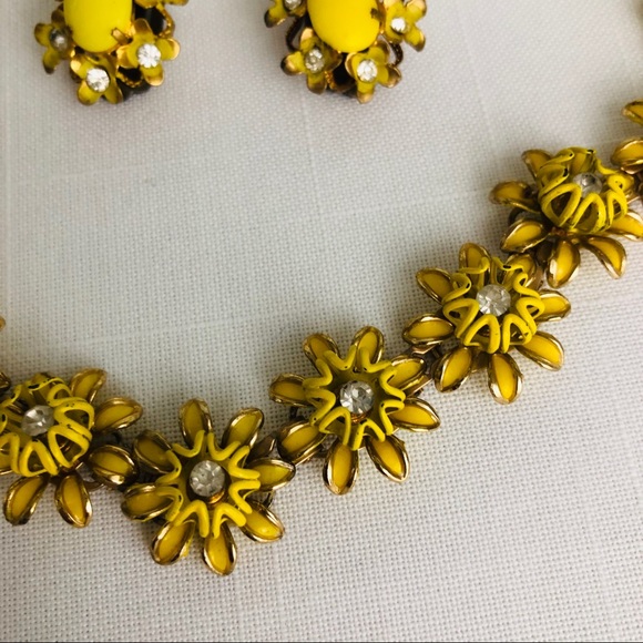 Vintage Austrian Made Necklace and Earrings - Picture 4 of 8